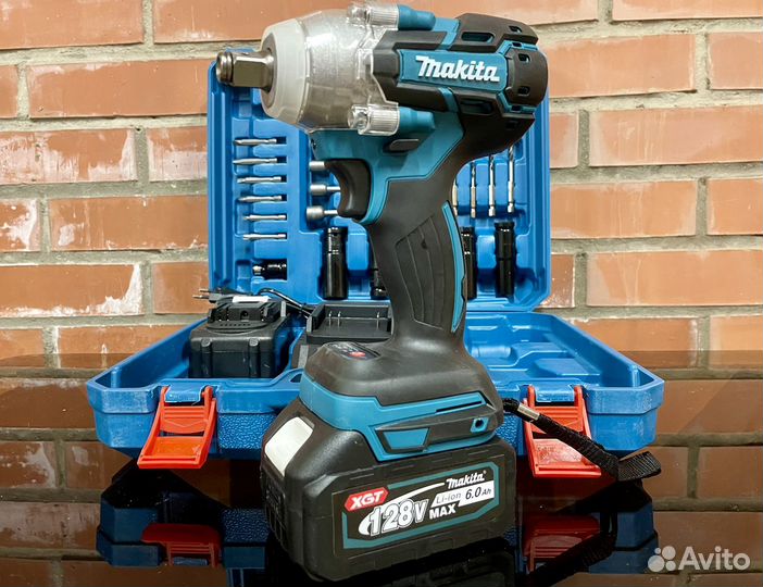 Гайковерт аккумуляторный Makita с набором