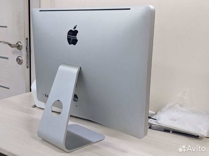 Моноблок Apple iMac 21.5 (2011)