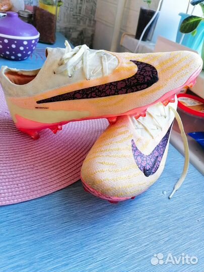 Футбольные бутсы nike