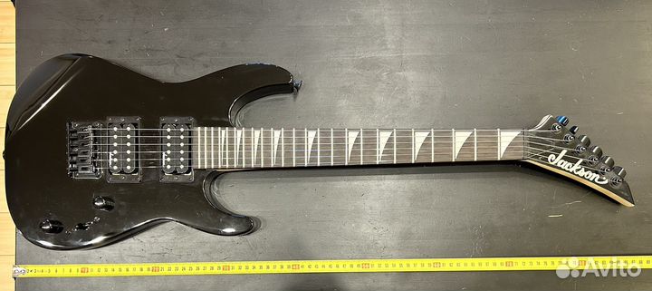 Уменьшенная электрогитара Jackson и комбик VOX