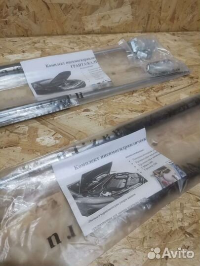 Упоры капота LADA