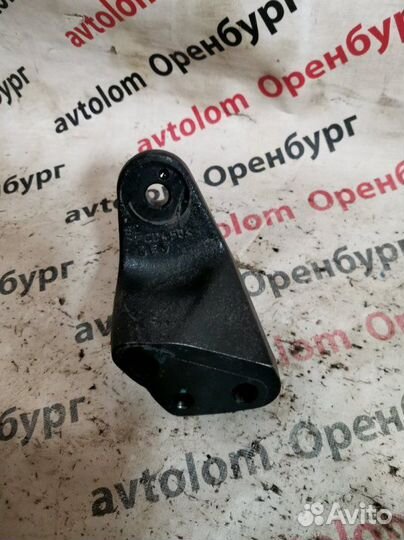 Кронштейн двигателя передний правый Kia Rio 3