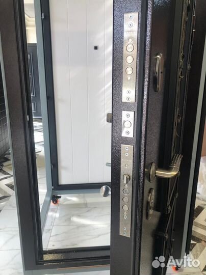 Дверь входная металлическая