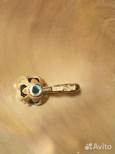 Золотая подвеска кулон с изумрудом