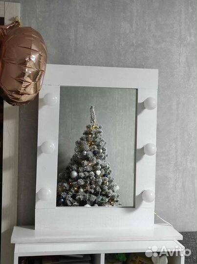 Гримерное зеркало с лампочками настольное