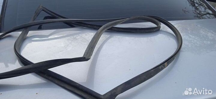 Уплотнитель заднего стекла Opel Vectra b седан