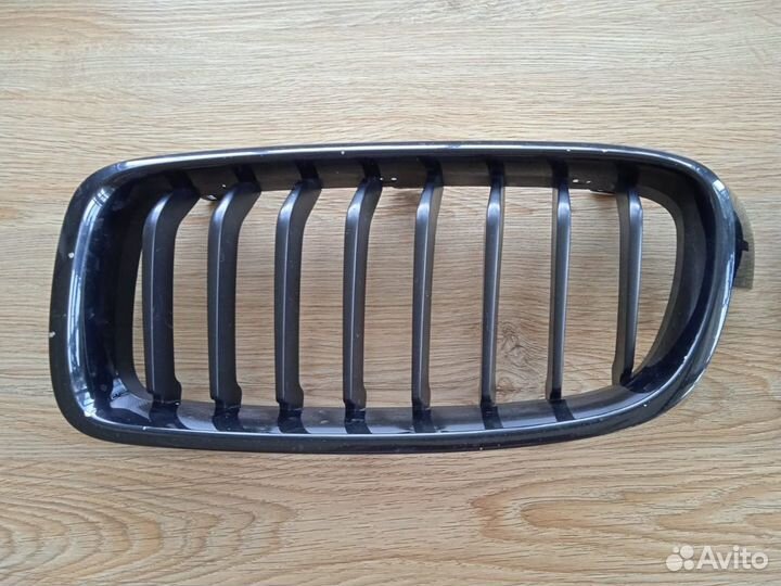 Решетки радиатора оригинал ноздри BMW 3 f30 рест