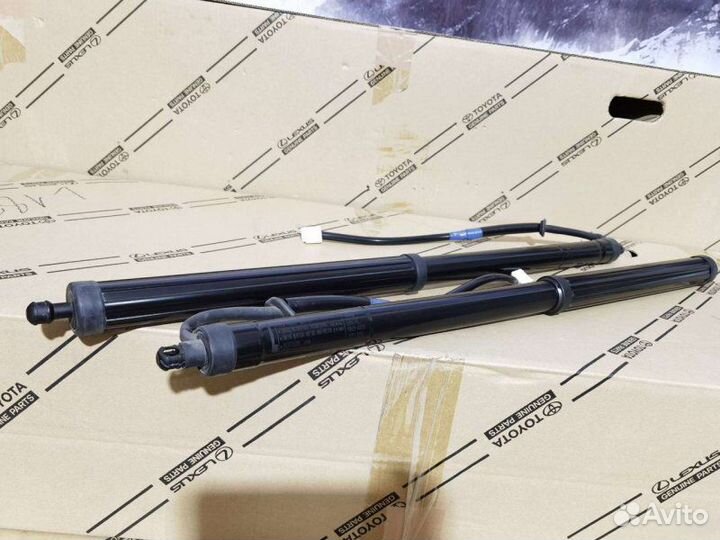 Амортизатор крышки багажника Lexus Rx 4