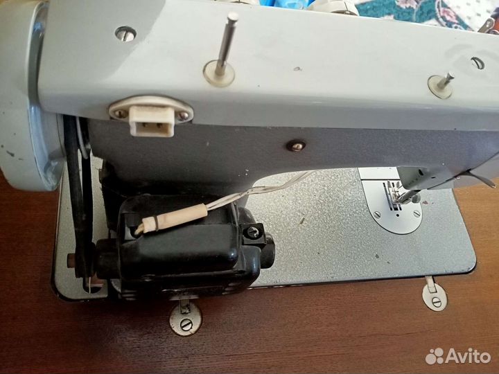 Швейная машина Чайка 3