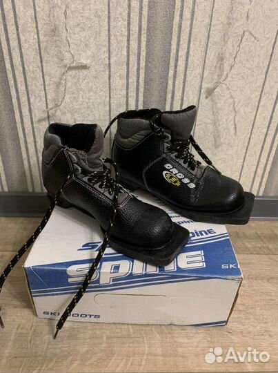 Лыжные ботинки