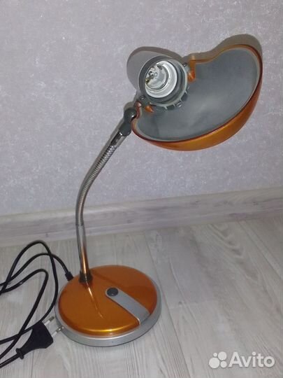 Лампа настольная