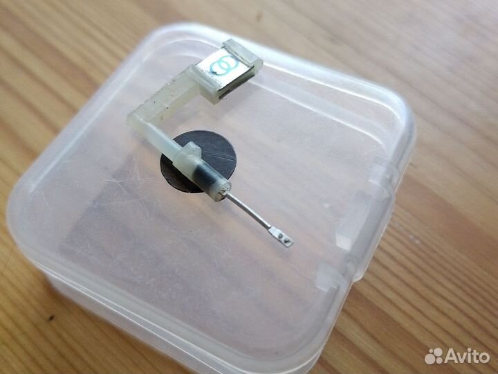 Головка звукоснимателя с запасной иглой