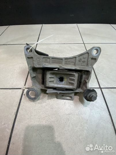 Подушка двигателя левая Renault Megan 3