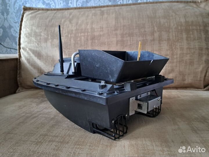 Прикормочный кораблик