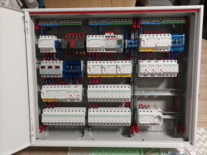 Электромонтаж / Услуги Электрика / Электрик