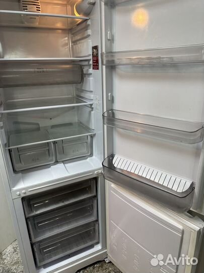 Холодильник Hotpoint Ariston