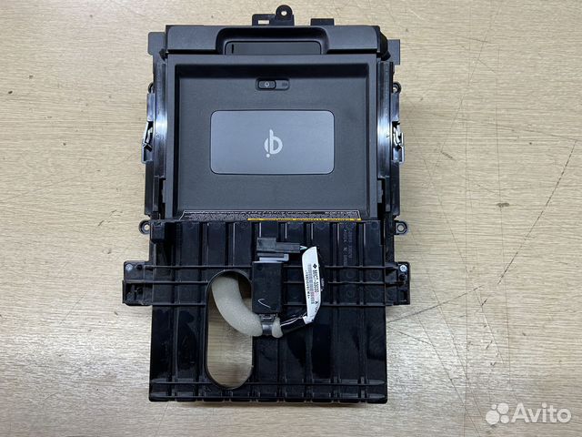 Беспроводная зарядка Toyota Camry 75