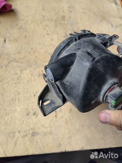 Противотуманная фара левая BMW 3 E90