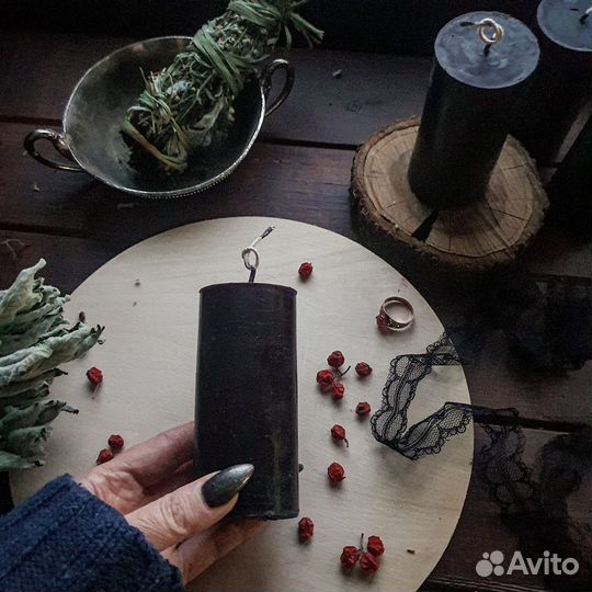 Алтарная восковая свеча черная