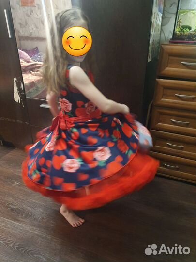 Нарядное платье для девочки 128 бу