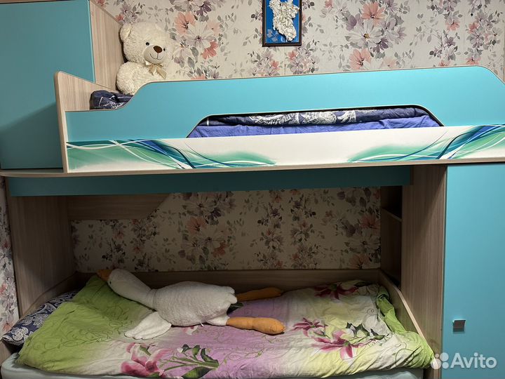 Двухярусная кровать с шкафами бу