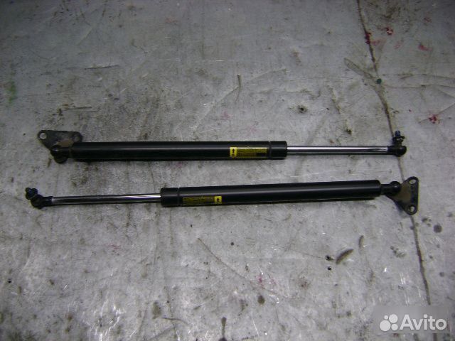 Амортизатор багажника Lexus Lx570