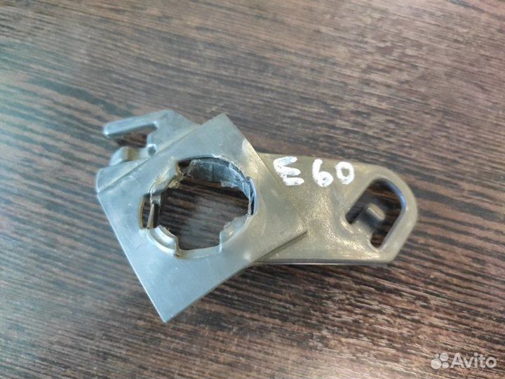 Кронштейн датчика парковки Bmw 525I E60 N52B25AF