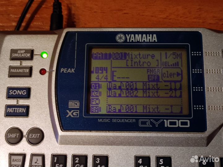 Секвенсор Yamaha QY100