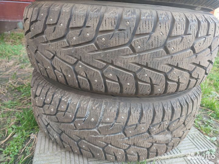 Yokohama Ice Guard Stud IG55 215/60 R16