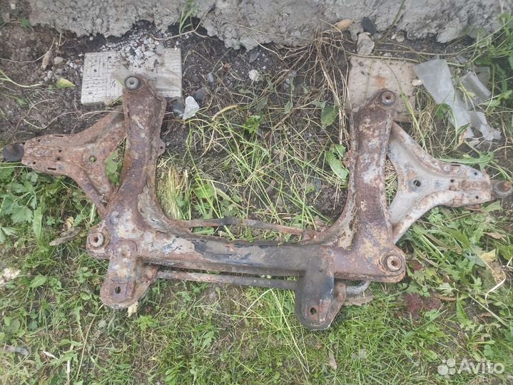 Подрамник audi 80