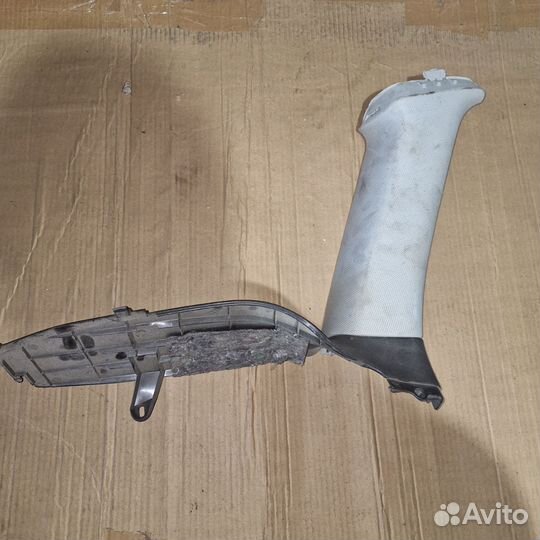 Обшивка задних стоек Audi A3 8P Правая левая