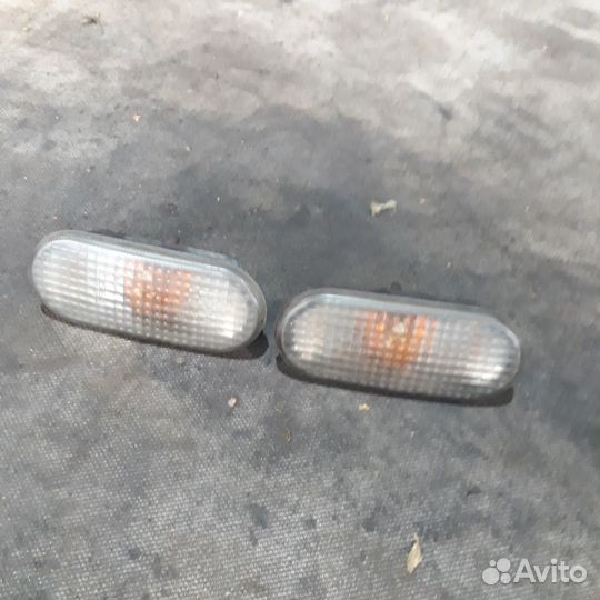 Повторитель поворотов в крыло Фольксваген пассатб5