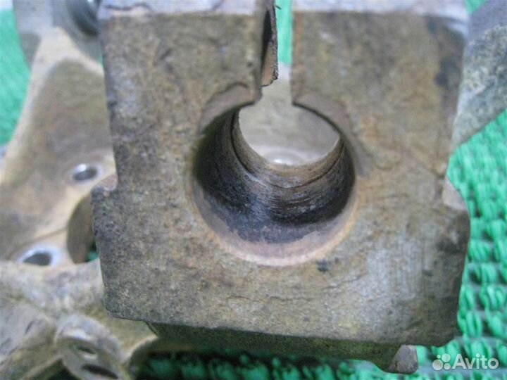 Кулак задний правый Subaru Legacy/ Outback BM/B14