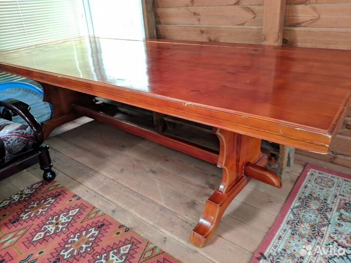 Большой обеденный стол из массива