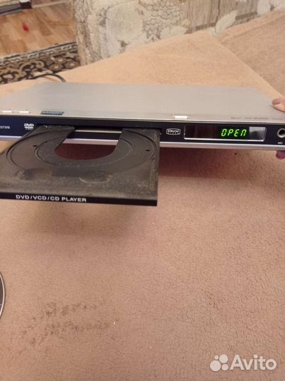 DVD плеер LG DKE573XB