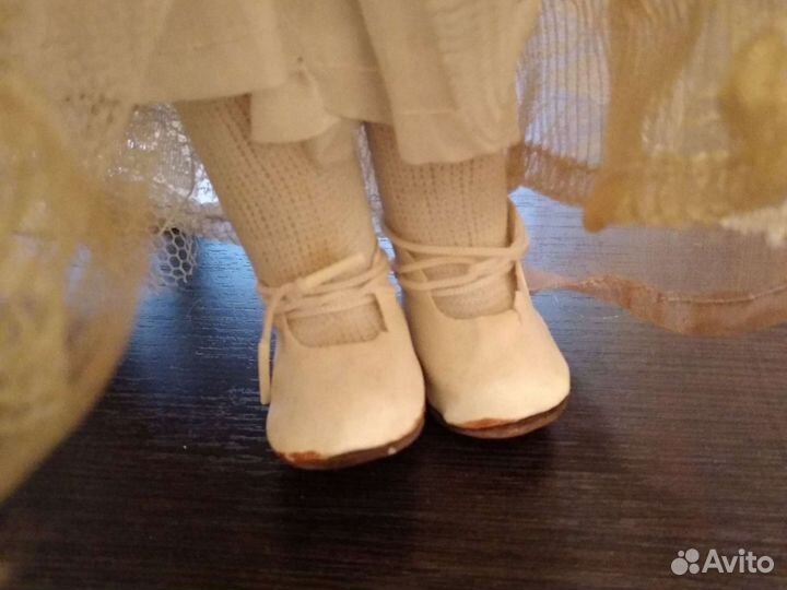 Кукла фарфоровая коллекционная