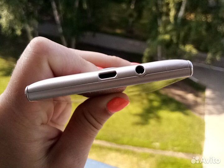 Sony Xperia V, 8 ГБ