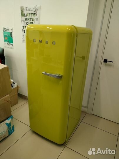 Ретро холодильник smeg