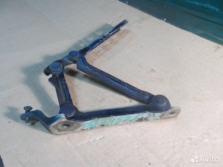 Петля капота правая Skoda Fabia 2 2007