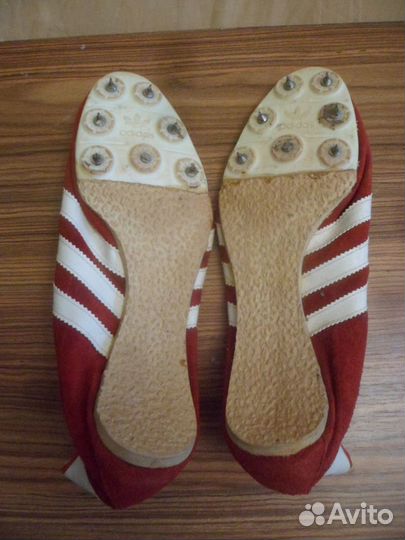 Винтажные шиповки для лёгкой атлетики. Красные