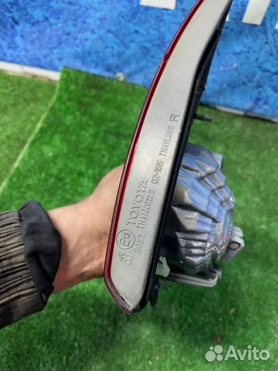 Фонарь в крышку правый Toyota Corolla 150 3ZZ-FE