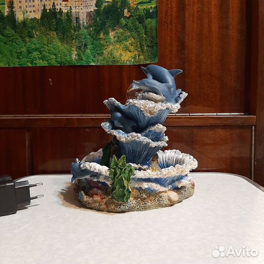 Фонтан с дельфином