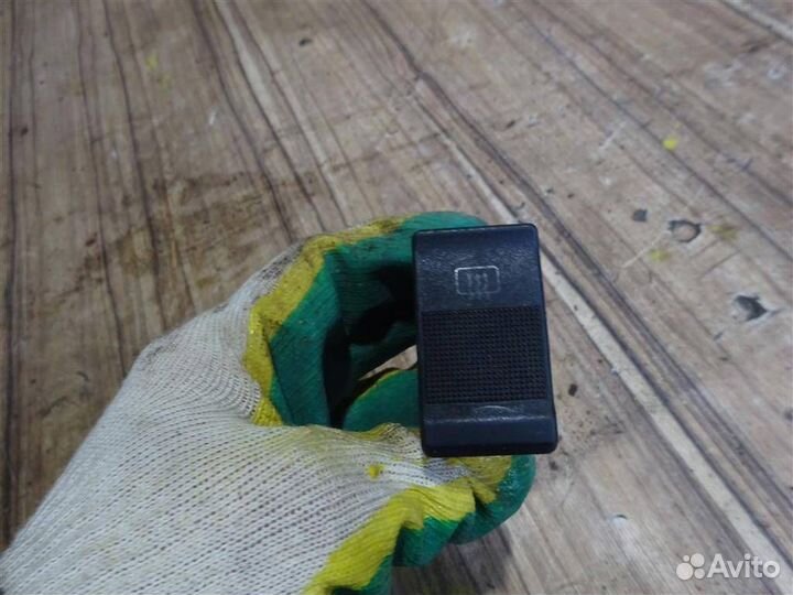 Кнопка обогрева заднего стекла Audi 100/200 44