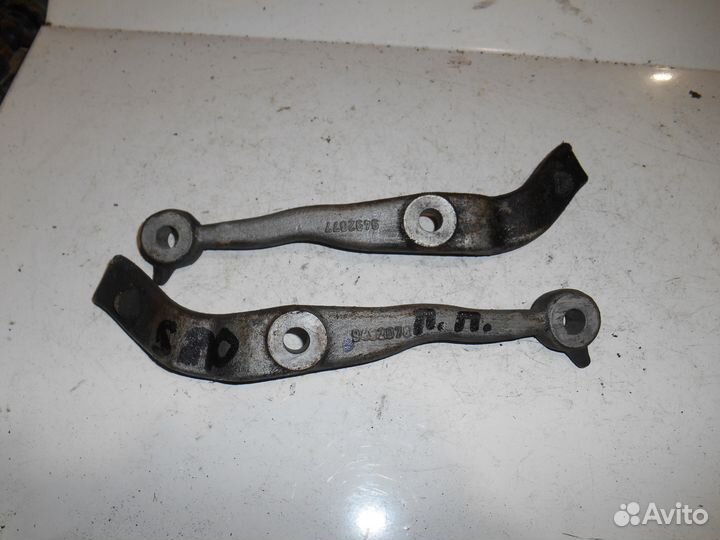 Ограничитель 9492077LH 9492078RH Volvo S80