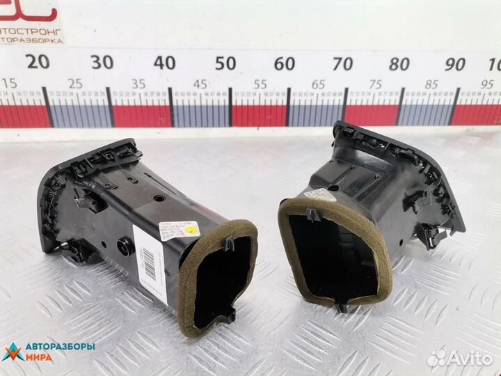 Дефлектор обдува салона Volvo XC60 2010 39857380