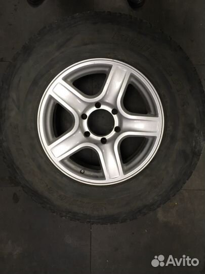 Bridgestone Blizzak Ice 285/70 R17