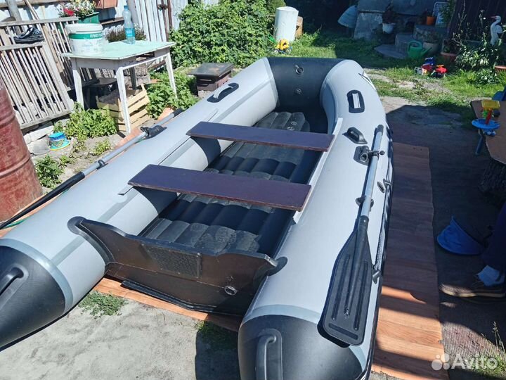 Лодка с мотором