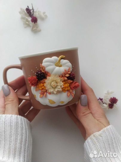 Кружка с декором ручной работы 