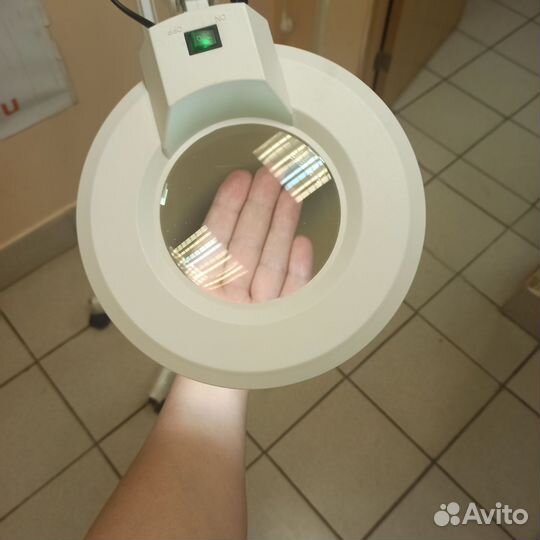 Косметологическая лампа-лупа