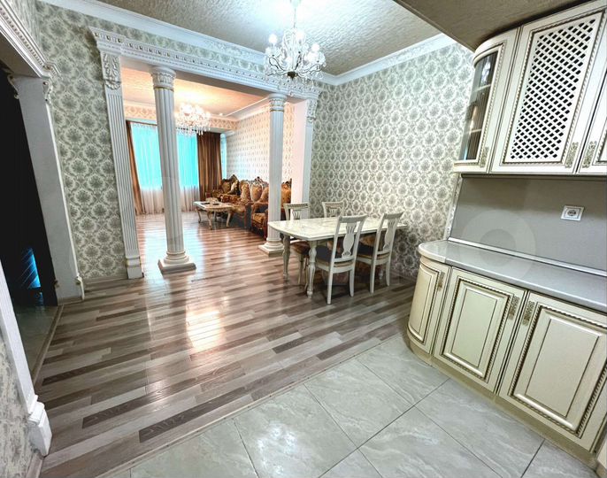 2-к. квартира, 70 м², 17/42 эт.